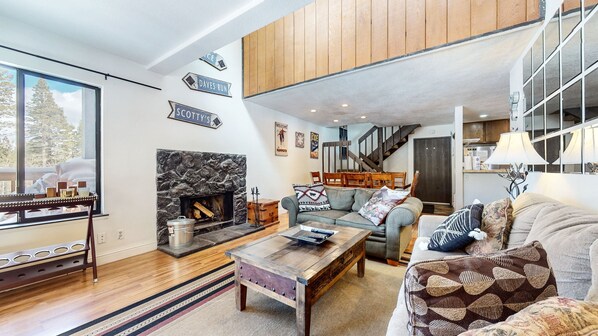TV, fireplace