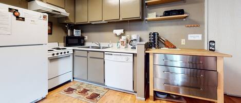 冰箱、微波炉、烤箱、洗碗机