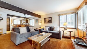 Fernseher, Kamin, DVD-Player, Stereoanlage