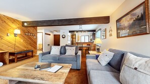 Fernseher, Kamin, DVD-Player, Stereoanlage