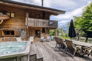 Outdoor dining - Chalet Birdie + Mazot: elegant and spacious property in Les Houches (Les Houches)