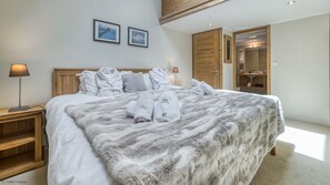 7 bedrooms, iron/ironing board, free WiFi, bed sheets