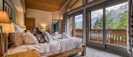 7 bedrooms, iron/ironing board, free WiFi, bed sheets
