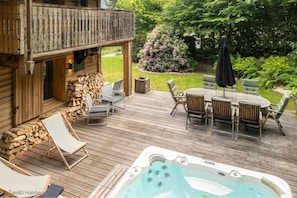Outdoor dining - Chalet Birdie + Mazot: elegant and spacious property in Les Houches (Les Houches)