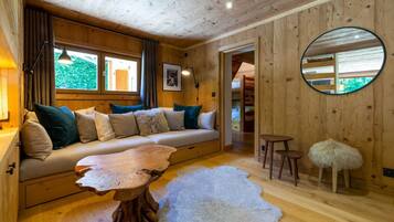 Smart TV, fireplace, DVD player