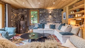Smart TV, fireplace, DVD player