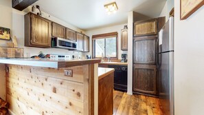 Kühlschrank, Mikrowelle, Ofen, Geschirrspüler