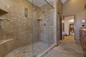 Douche, serviettes fournies