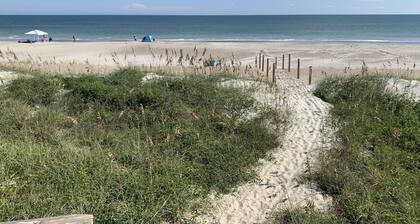NEW Beautiful Custom Build Beach Home. Oceanview Private Heated Pool