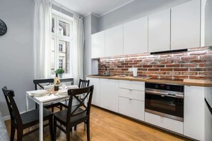 Fridge, oven, stovetop, dishwasher - Garbary 59 Poznań | Perfect Apartment for Large Families | 2 bedrooms (Poznan)