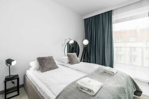 1 bedroom, iron/ironing board, WiFi, bed sheets - Miskant Apartment |  Stylish Apartment with Parking & Balcony | Excellent Location Near Poznań's Old Town | Romantic Stay in Poznań (Poznan)