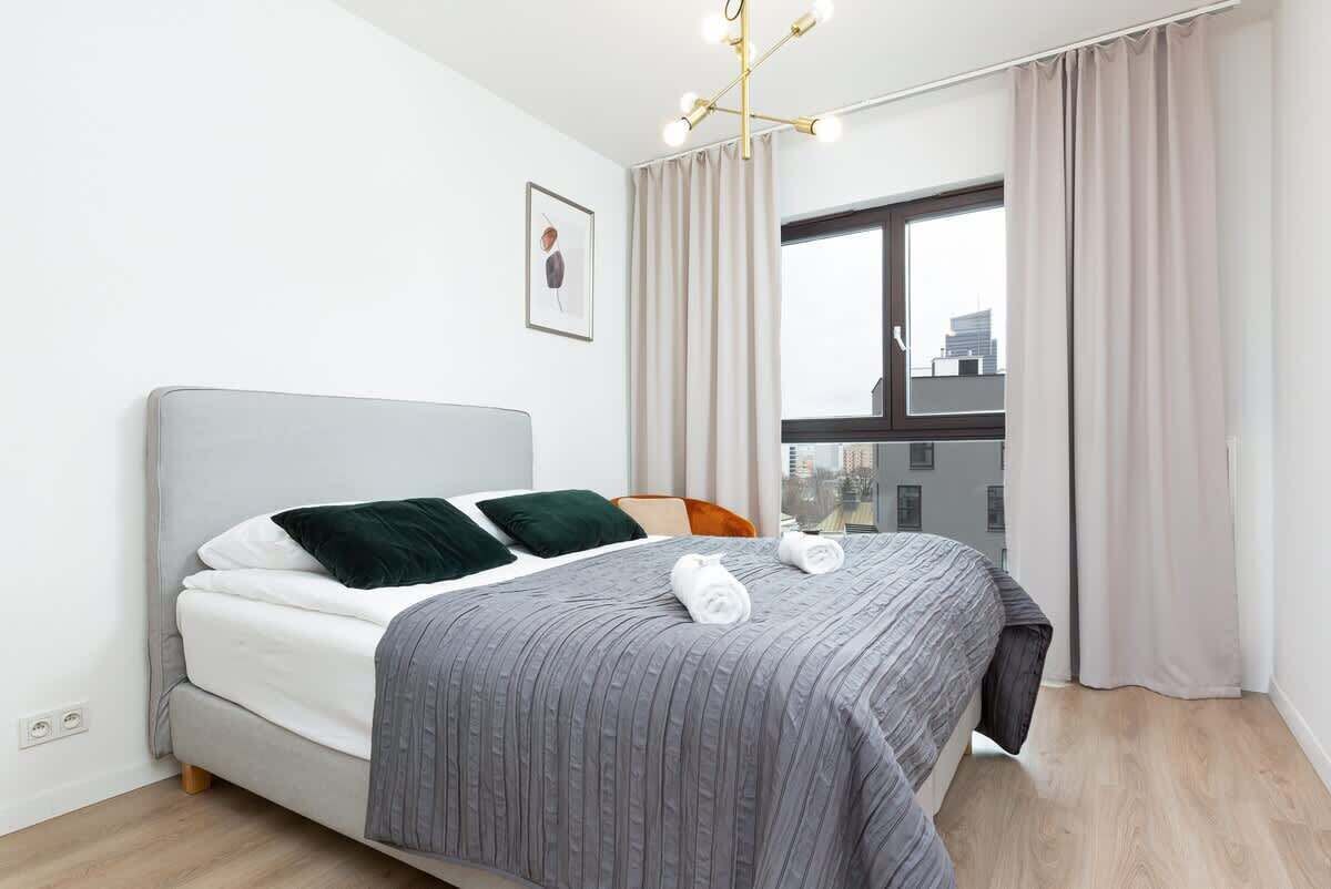 1 dormitorio, tabla de planchar con plancha, wifi y ropa de cama