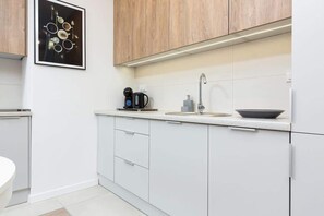 Fridge, oven, stovetop, dishwasher - Skierniewicka 34A | Warsaw | Pastel Apartment | A/C | Parking (Warszawa)