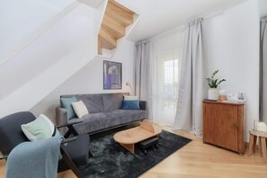 TV, offices - 2Waters 115 Wrocław | Two-Story Apartment | Underground Parking (Wrocław)