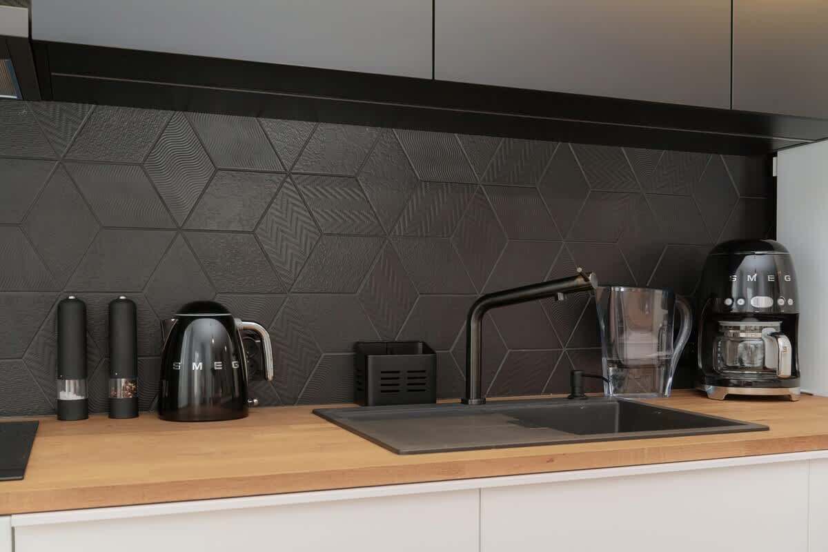 Fridge, oven, stovetop, dishwasher