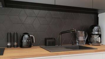 Fridge, oven, stovetop, dishwasher