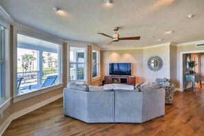 Condo (South Seas Lands End 1637) | Living room
