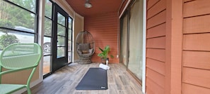 Interior - Unique mountain getaway! Hot tub, game room, year round community pool! (Ellijay)