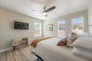 2 bedrooms, desk, iron/ironing board, free WiFi - BLACK SHEEP INN Newly Constructed Merino #1 of 4 Units (Cedar City)
