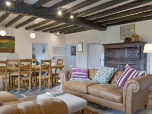 TV, fireplace - Staveley Park - UK33713 (Staveley)