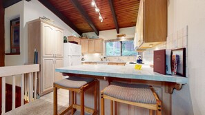Fridge, microwave, oven, dishwasher - Mammoth West 101 Updated Condo, Just A Short Walk to Canyon Lodge by RedAwning (Mammoth Lakes)