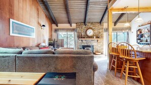 TV, fireplace, DVD player - Discovery 4 108 Great Complex Amenities, Close to Canyon Lodge by RedAwning (Mammoth Lakes)