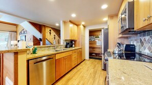 Kühlschrank, Mikrowelle, Ofen, Geschirrspüler