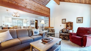 Fernseher, Kamin, DVD-Player