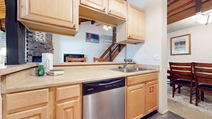 Kühlschrank, Mikrowelle, Ofen, Geschirrspüler