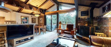 TV, fireplace, Netflix, DVD player