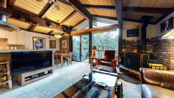 TV, fireplace, Netflix, DVD player