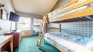 3 habitaciones, tabla de planchar con plancha, wifi y ropa de cama