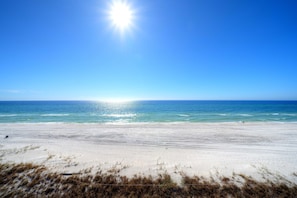 På stranden