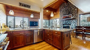 Kühlschrank, Mikrowelle, Ofen, Geschirrspüler