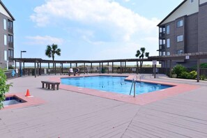 Pool - Sweet Caroline Remodeled with Partial Ocean View and Oceanfront Pool (North Myrtle Beach)
