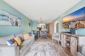 TV - Sweet Caroline Remodeled with Partial Ocean View and Oceanfront Pool (North Myrtle Beach)