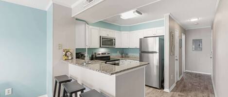 Refrigerador, microondas, horno y parrilla de estufa