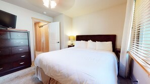 1 bedroom, WiFi, bed sheets - Snowcreek II 247 Pet-Friendly, Cozy, On the Snowcreek Meadow by RedAwning (Mammoth Lakes)