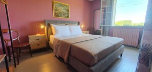 3 chambres, fer et planche à repasser, lit parapluie, Wi-Fi gratuit