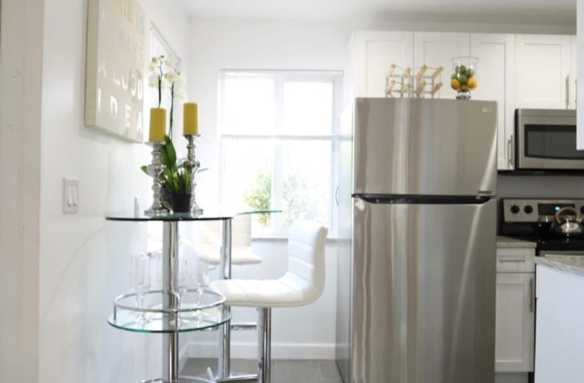 Refrigerador, microondas, horno y parrilla de estufa 