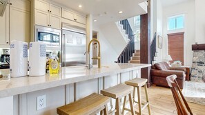 Kühlschrank, Mikrowelle, Ofen, Geschirrspüler