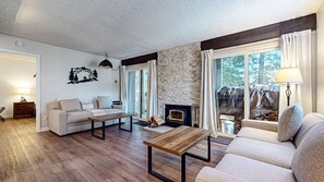 Fernseher, Kamin, DVD-Player, Stereoanlage