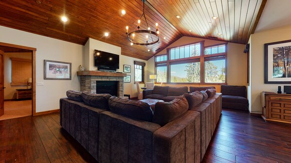 TV, fireplace, stereo