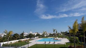 Departamento, varias camas | Alberca | Alberca al aire libre