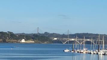Plage à proximité, chaises longues