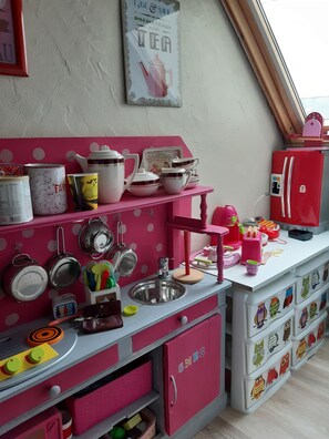 Fridge, microwave, oven, stovetop - Cosy family home brest (Guipavas)