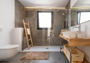 Shower, towels