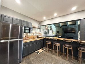 Fridge, microwave, oven, dishwasher - Chamonix 94 Cozy Townhouse with Great Complex Amenities, Walk to Canyon Lodge by RedAwning (Mammoth Lakes)