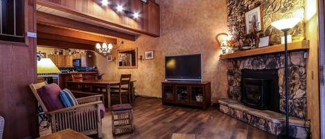 Televisie en een open haard