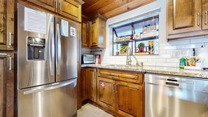 Kühlschrank, Mikrowelle, Ofen, Geschirrspüler